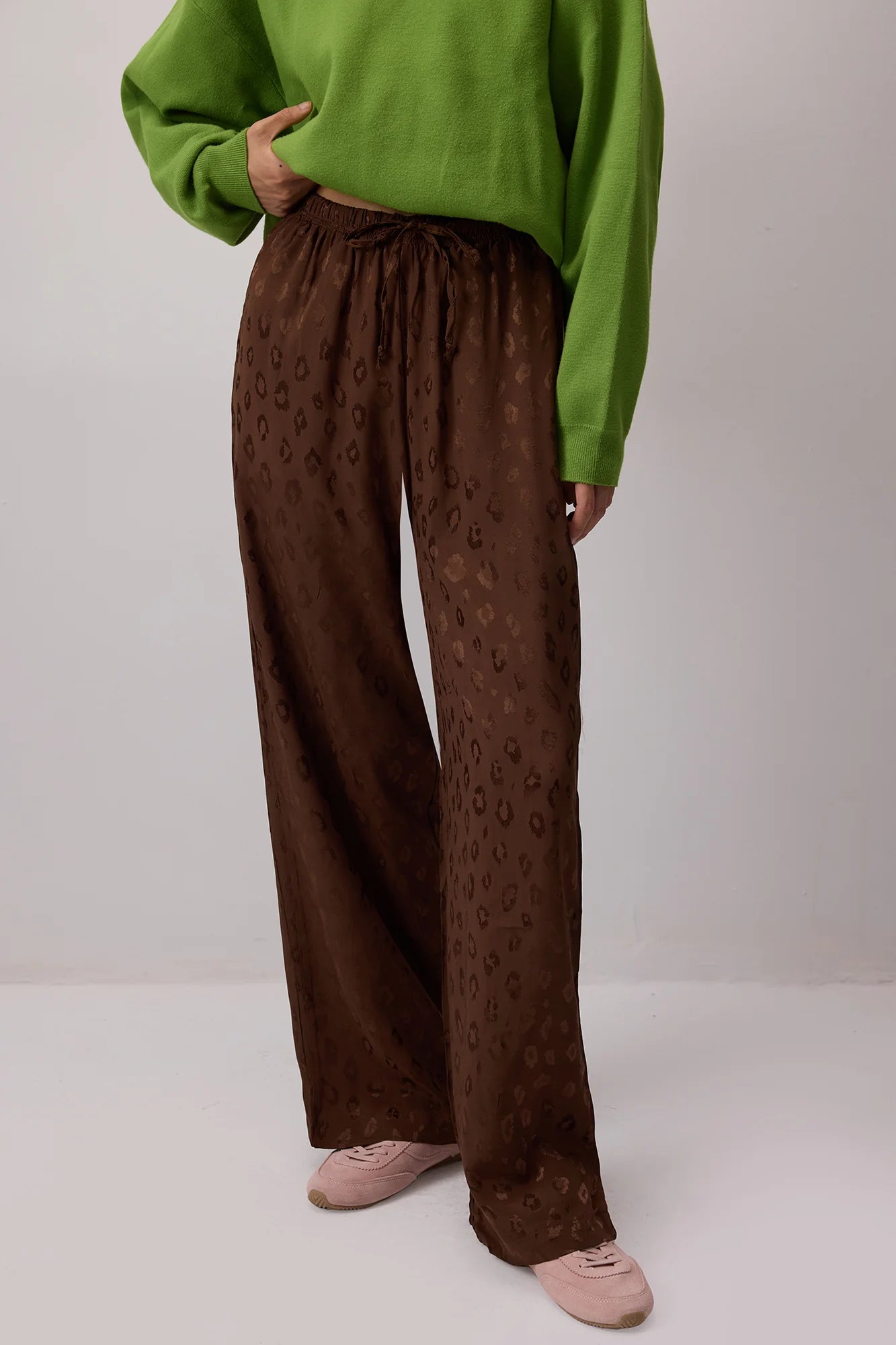 LEOPARD JACQUARD SILKY BROWN TROUSERS