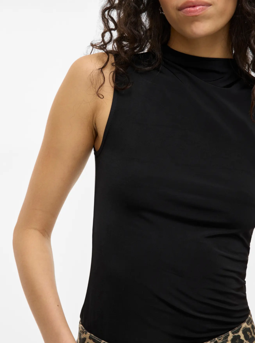 LEOA FUNNEL NECK TOP BLACK