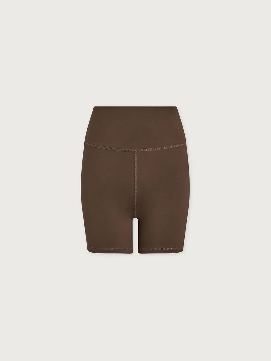 ASSURE HIGH RISE CYCLING SHORT 5 COFFEE QUARTZ