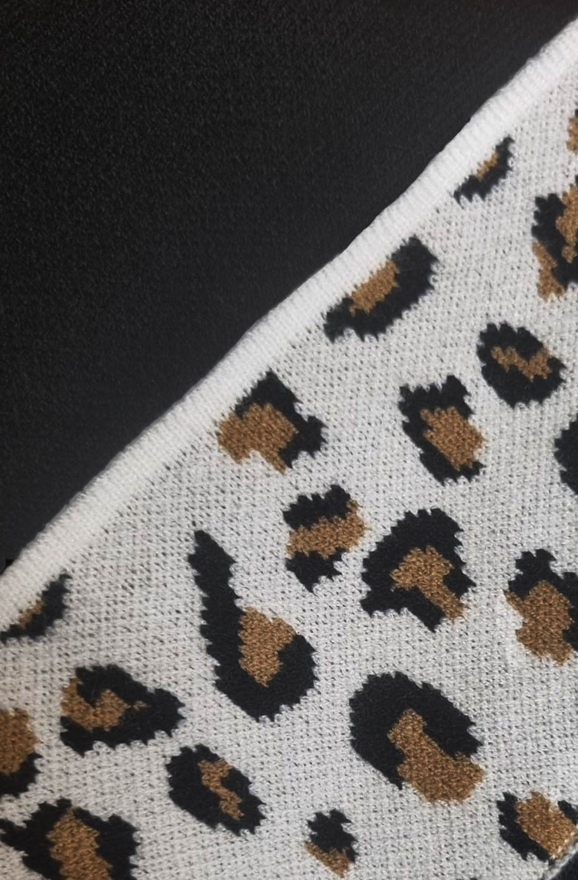 CASSIE JUMPER BLACK LEO