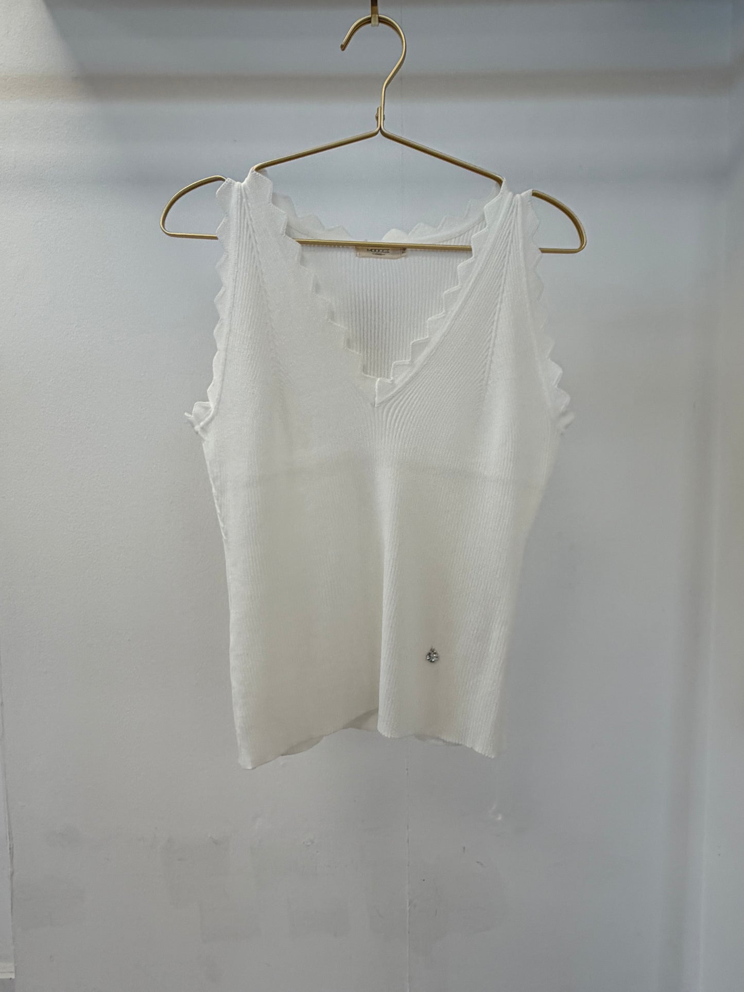 SCALLOPED KNIT VEST WHITE