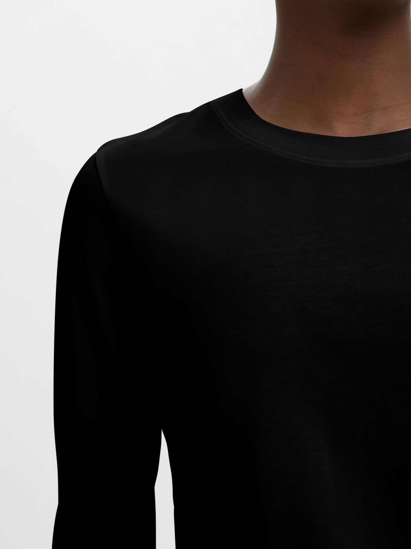 O NECK TEE BLACK