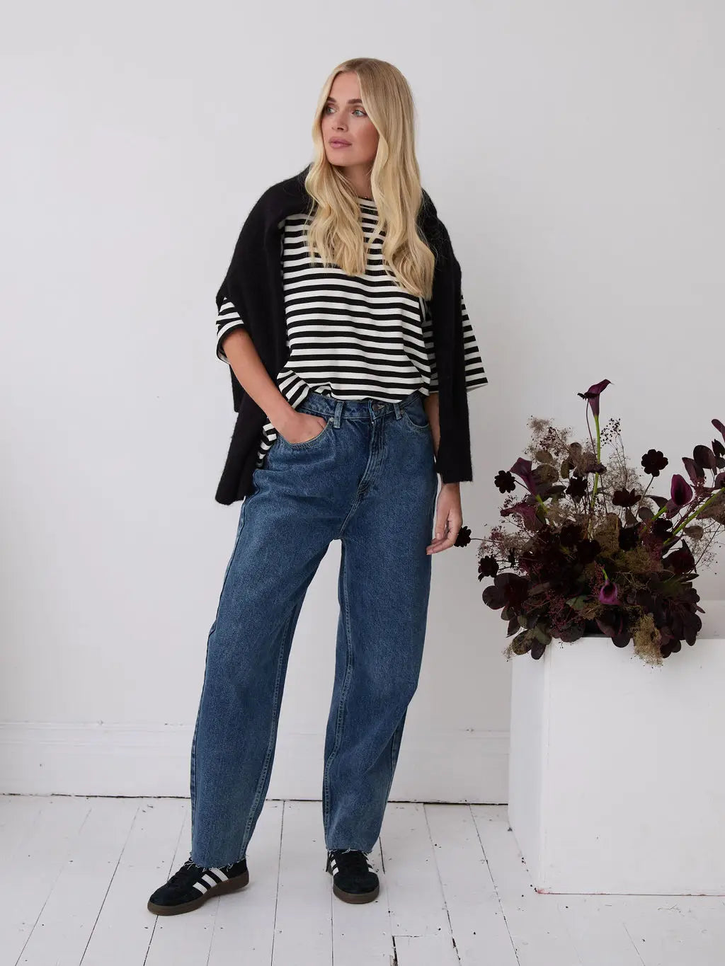 SARA SUPER SOFT STRIPE TEE BLACK WHITE