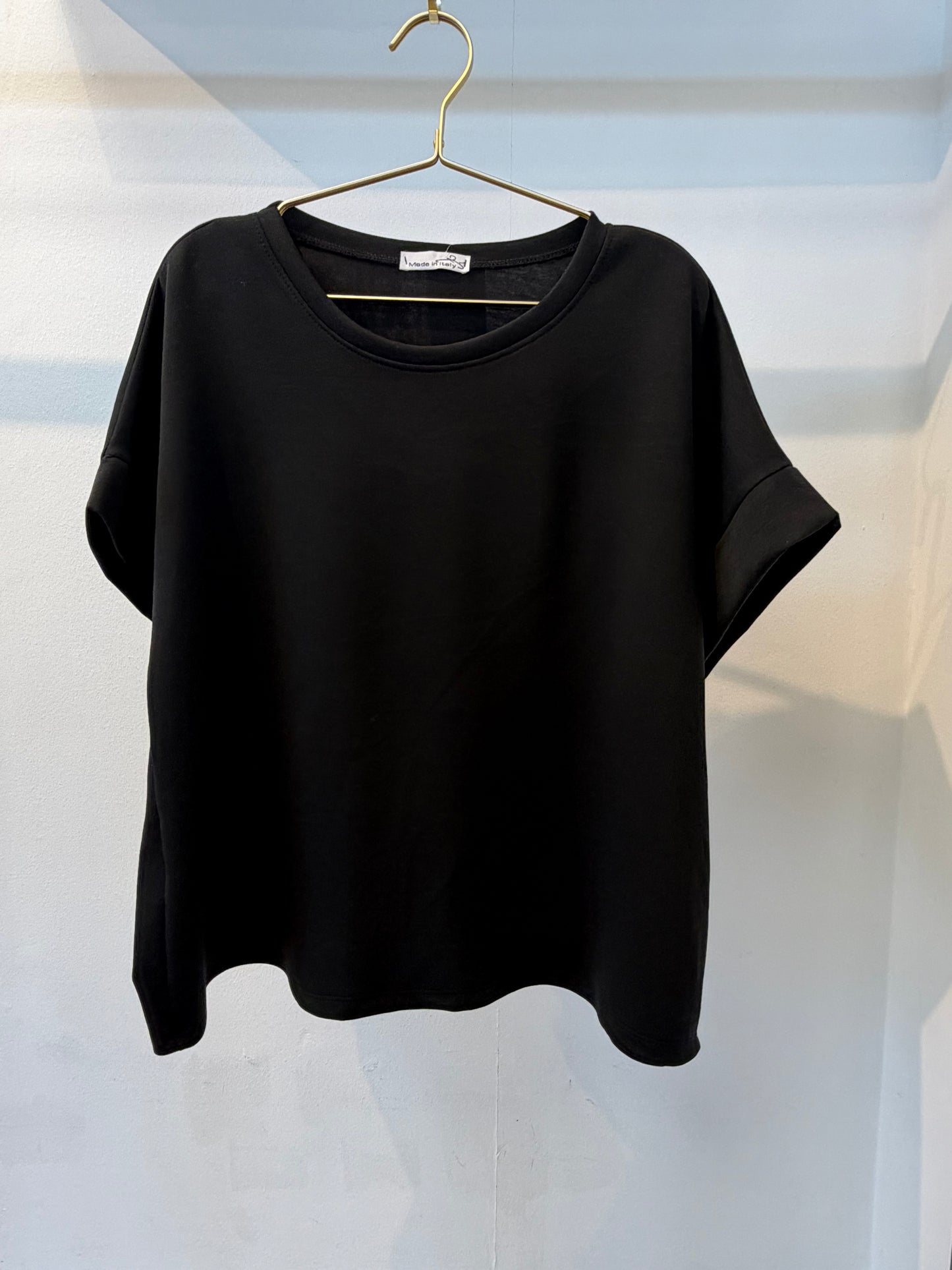 LARA OSZ T-SHIRT BLACK