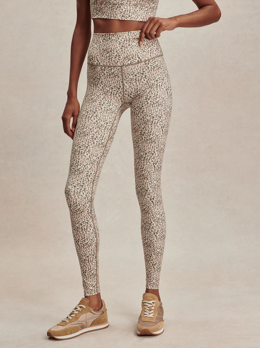 FREESOFT HIGH LEGGING 28" IVORY ABSTRACT FEATHER IAFE