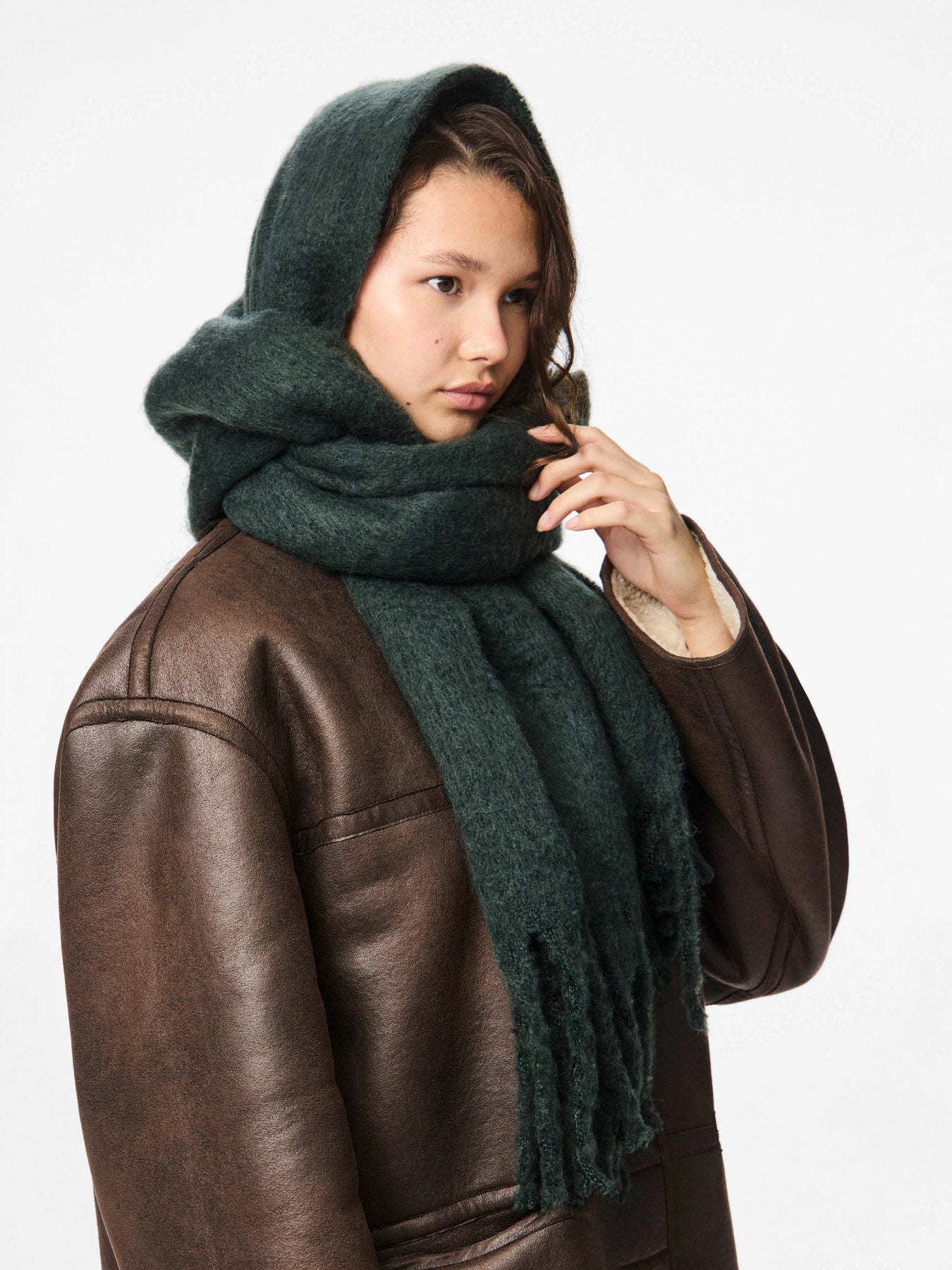 NIKITA LONG SCARF DARKEST SPRUCE