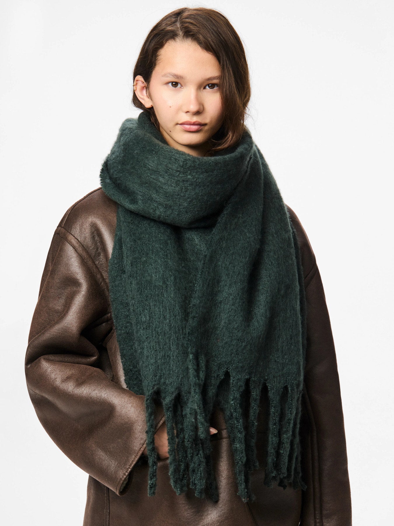 NIKITA LONG SCARF DARKEST SPRUCE
