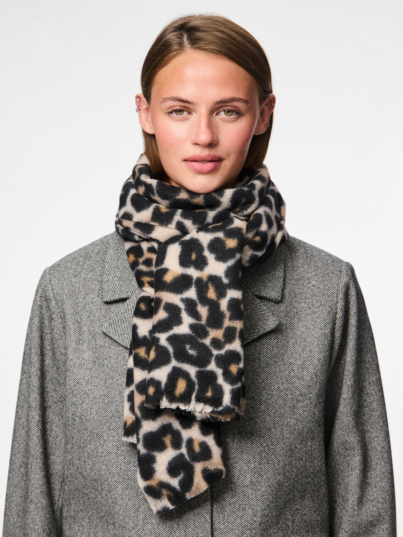 JORNA SCARF BLACK LEO