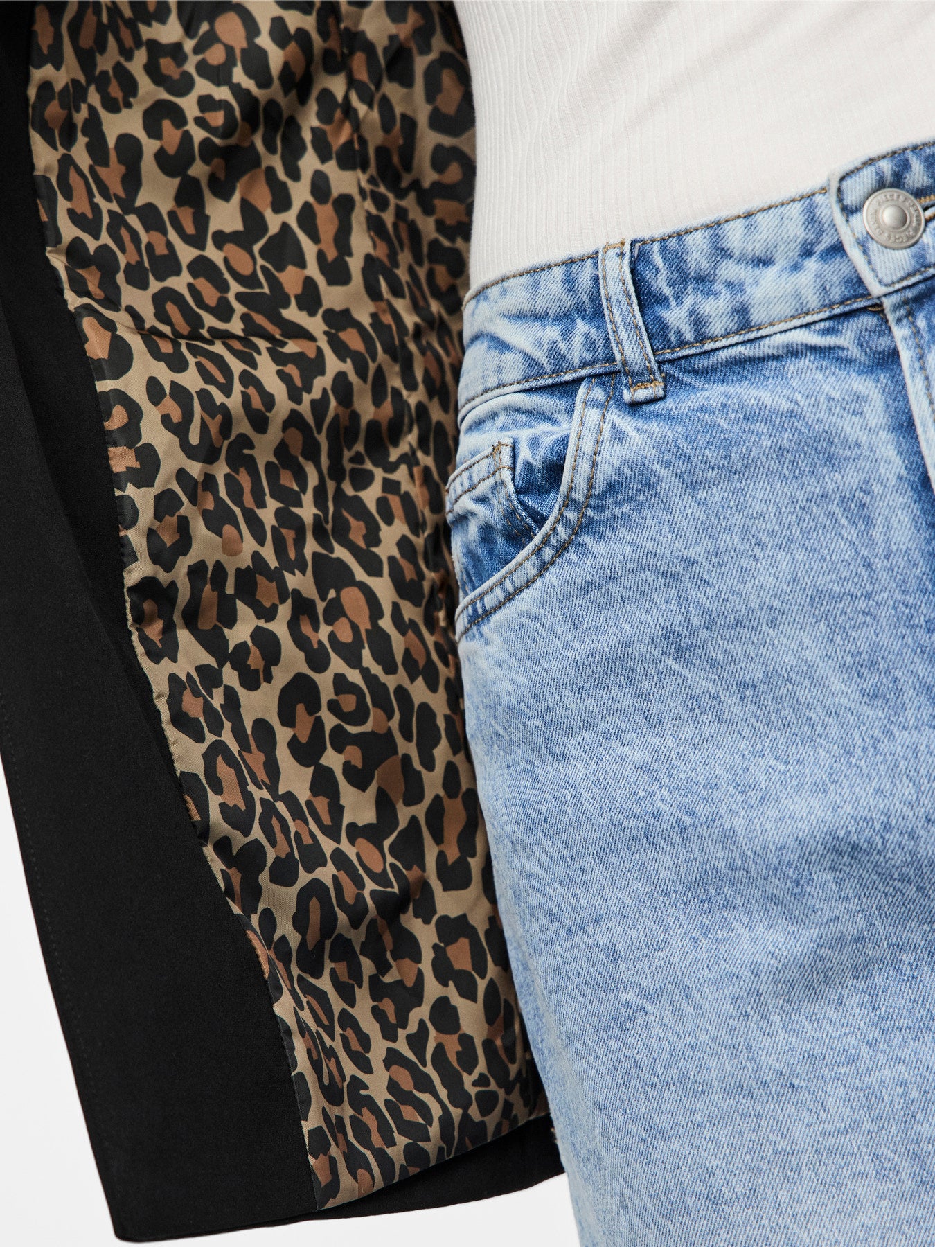 BOZZY BLAZER BLACK WITH LEOPARD INSIDE
