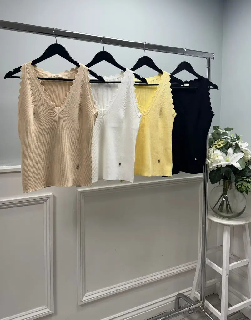 SCALLOPED KNIT VEST BEIGE