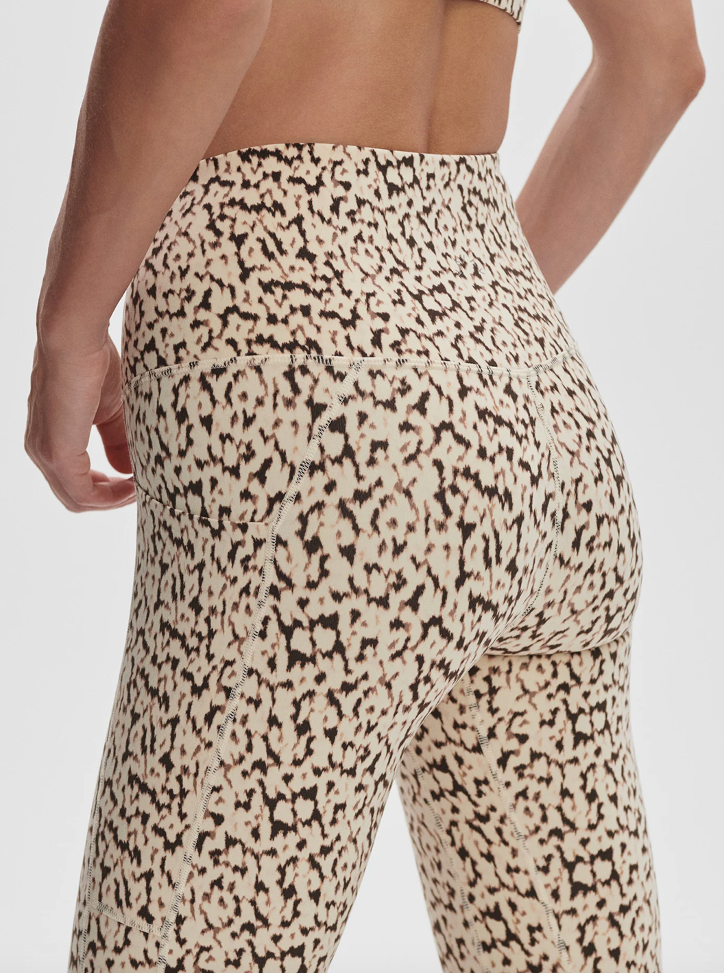 MOVE POCKET HIGH LEGGING 25" ALMOND LEOPARD (AALE)