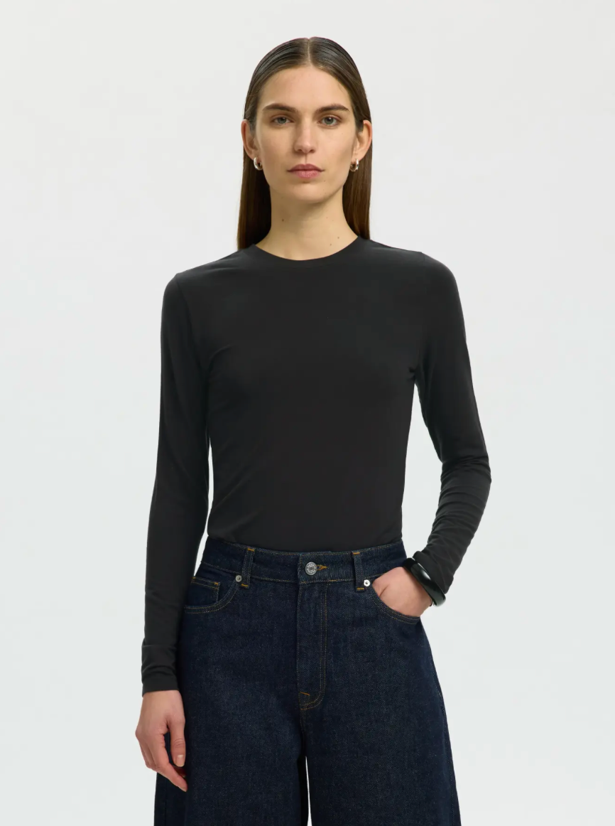 MANJA O NECK TOP BLACK LS