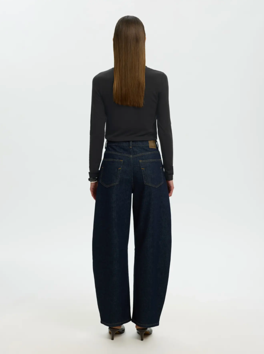 MANJA O NECK TOP BLACK LS