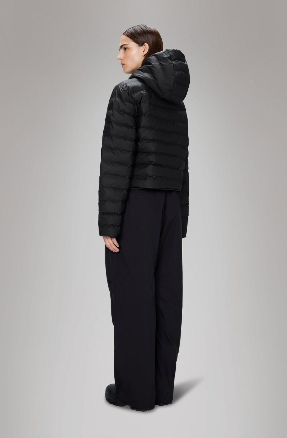LOHJA SHORT PUFFER BLACK