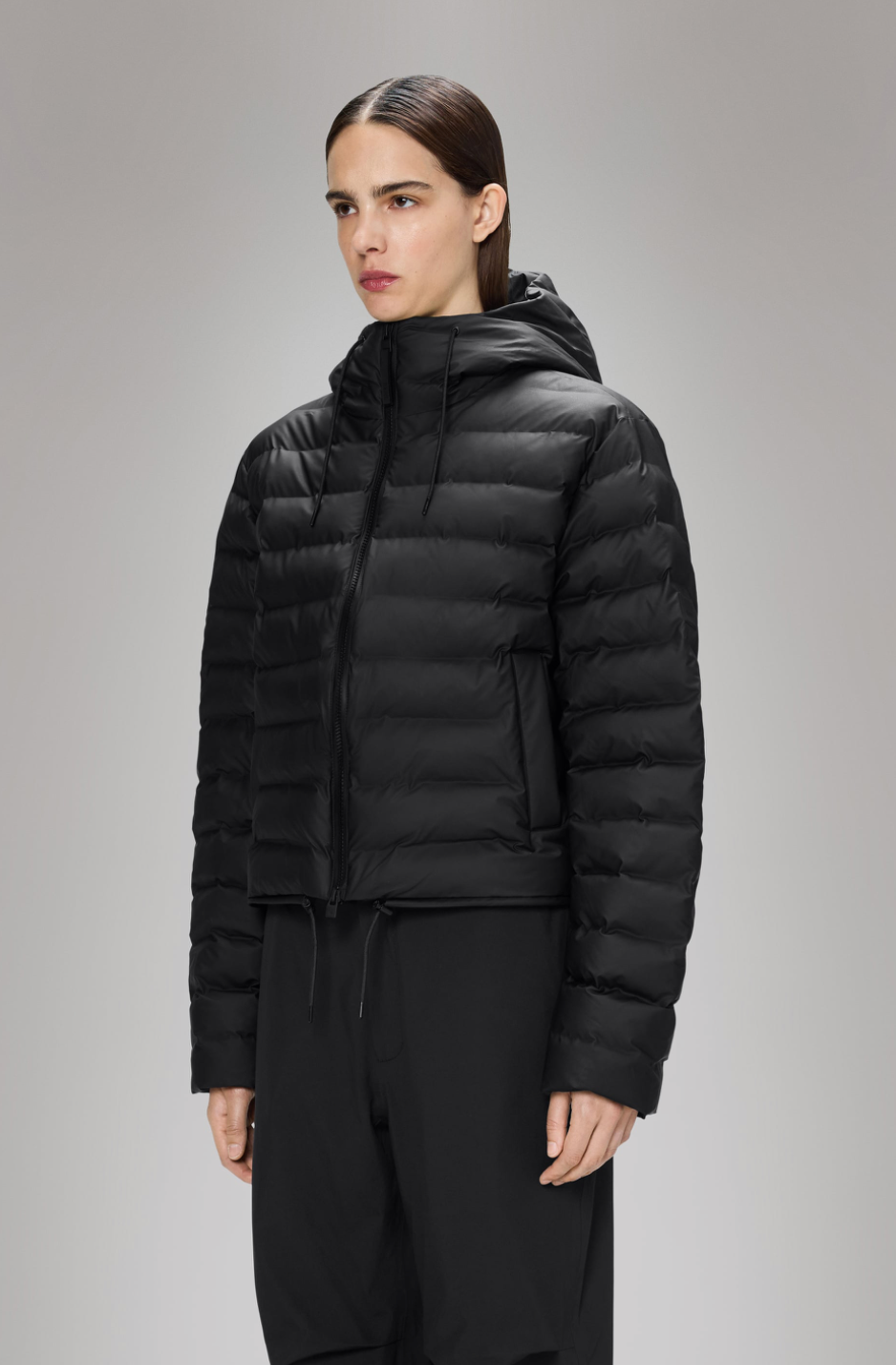 LOHJA SHORT PUFFER BLACK