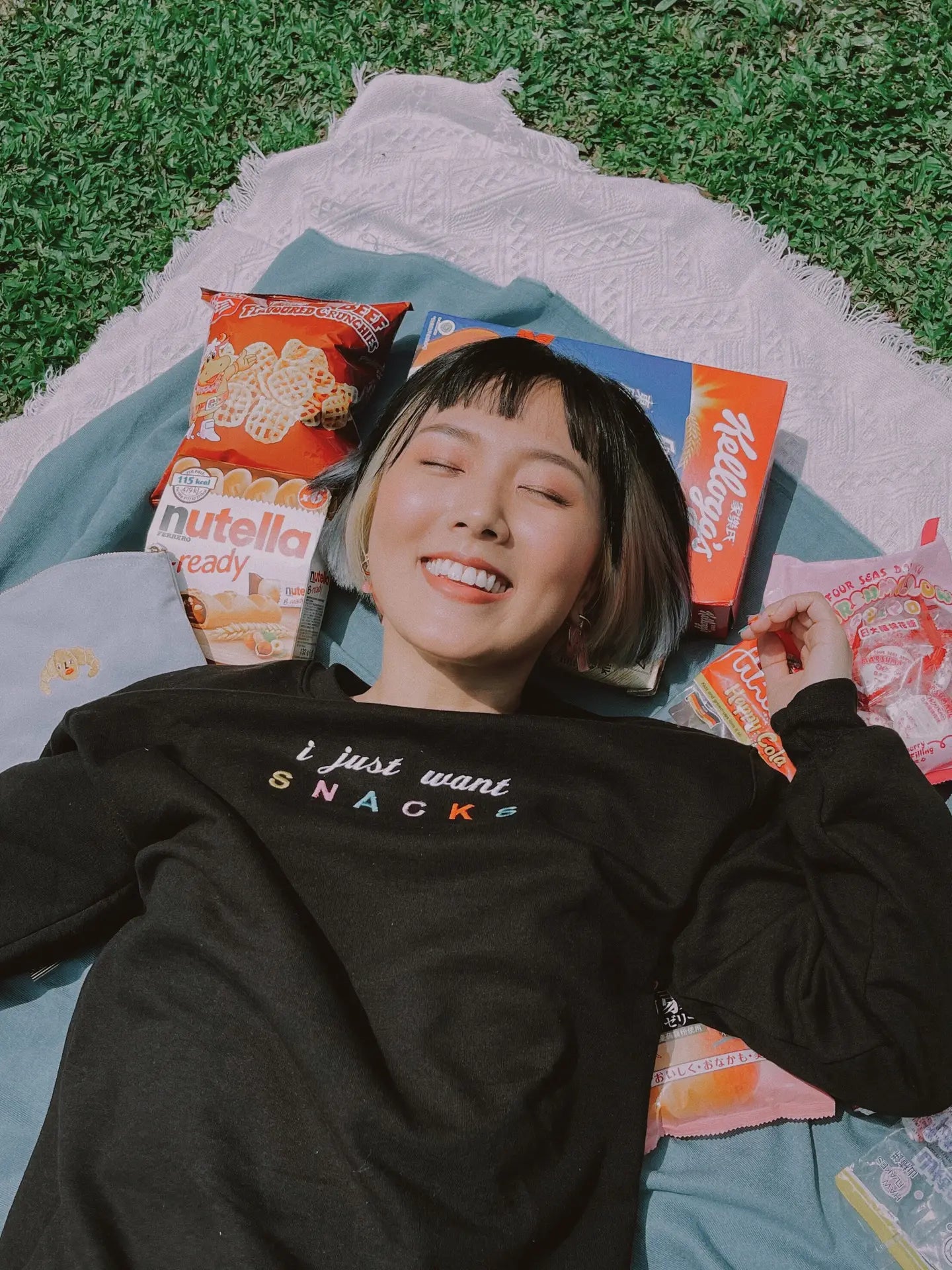 SNACKS SWEATER BLACK