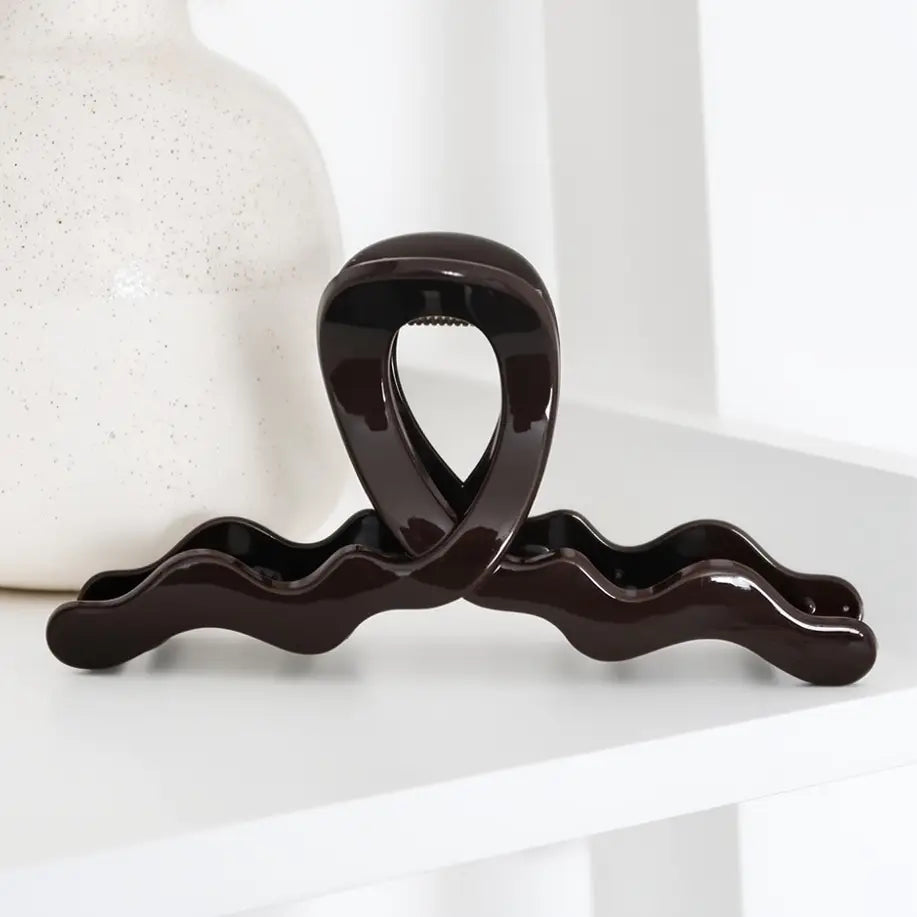 HAIR CLAW WAVY CHOCOLATE