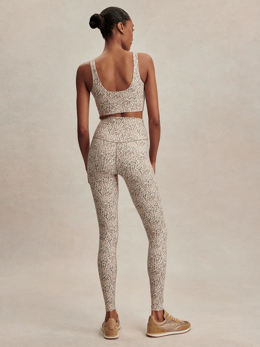 FREESOFT HIGH LEGGING 28" IVORY ABSTRACT FEATHER IAFE