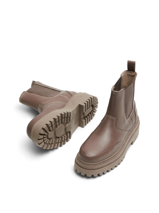 EMILY LEATHER CHELSEA BOOT ALMONDINE